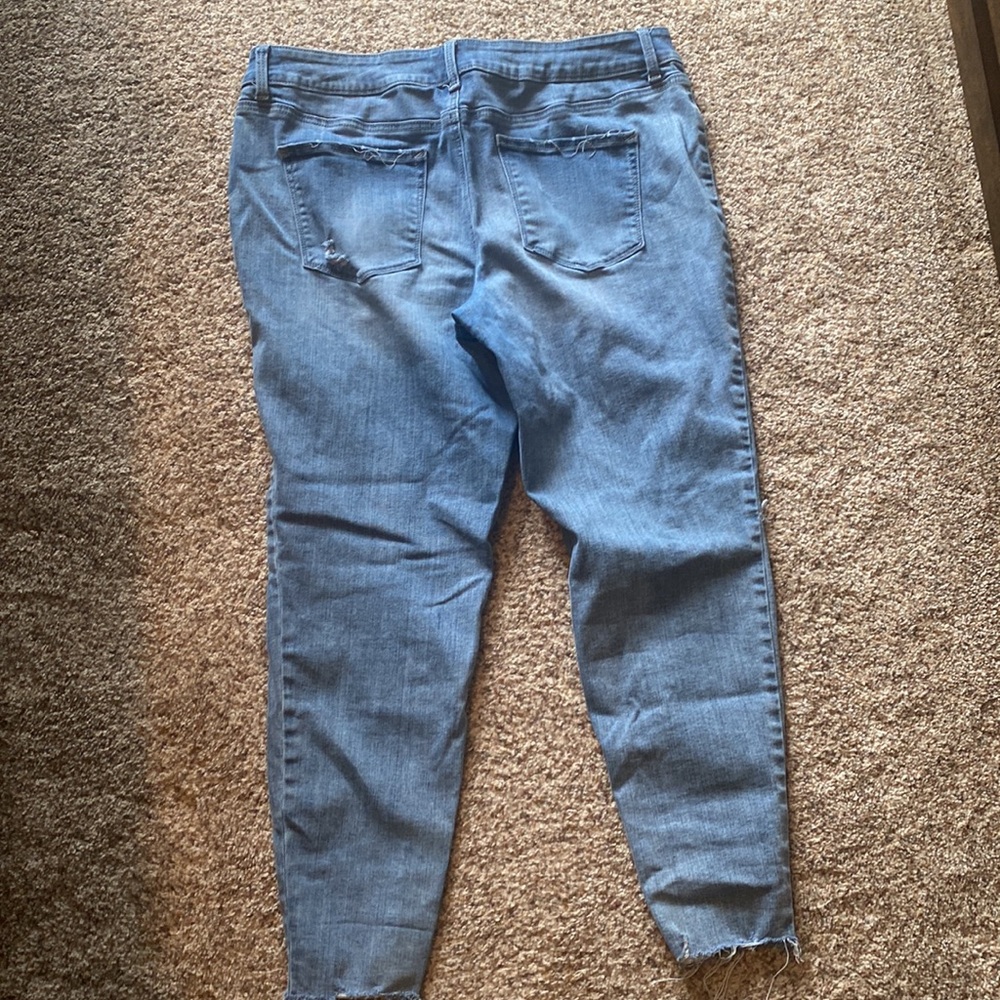 Distressed jeans - Picture 4 of 6